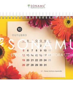 O Calendário Background 2025 traz imagens de fundos fofos que remetem a retratos e molduras.